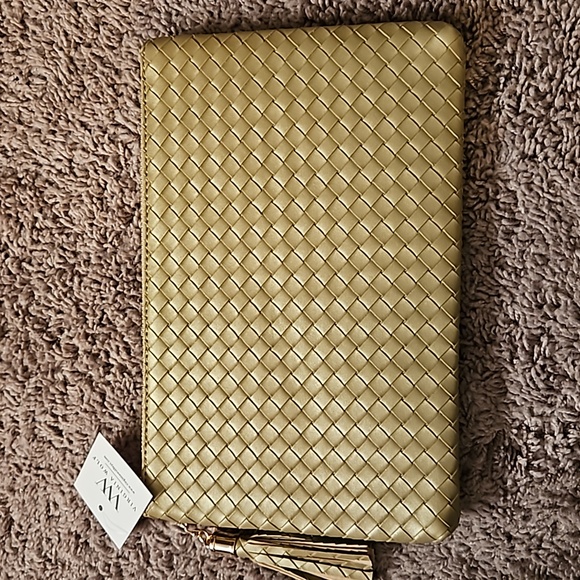 *NWT* Virginia Wolf Woven Clutch - Picture 5 of 8